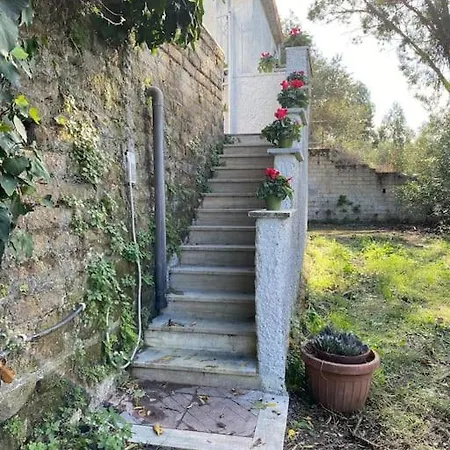 Casetta Indipendente Con Cortile E Parcheggio